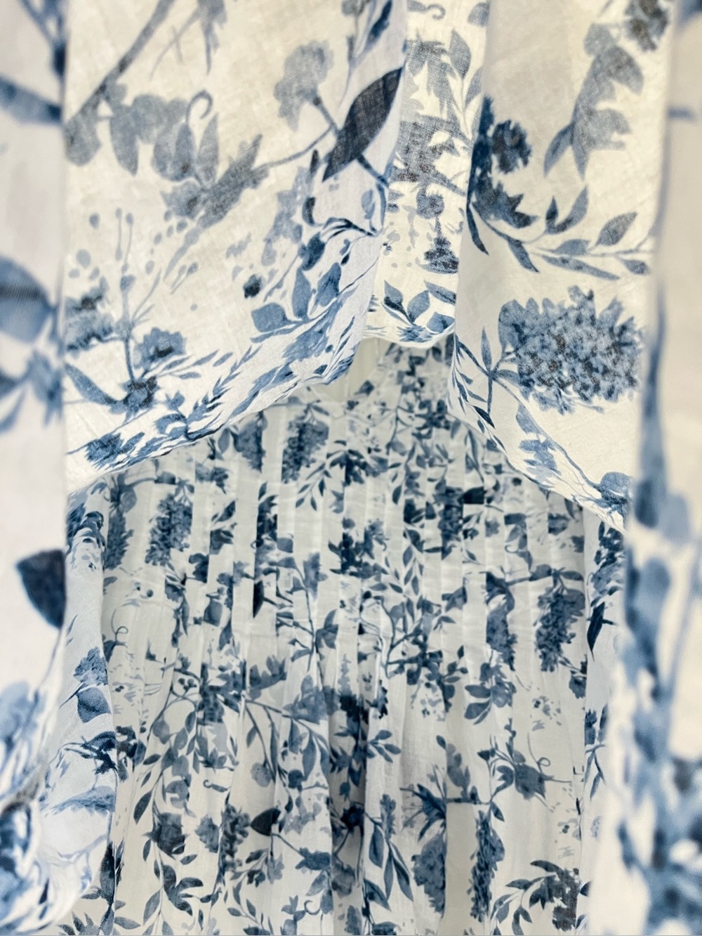 Elie Tahari Blue Floral Pintuck Tassel Top 100% Cotton.
Relaxed Peasant Sze 3XL - Picture 10 of 11